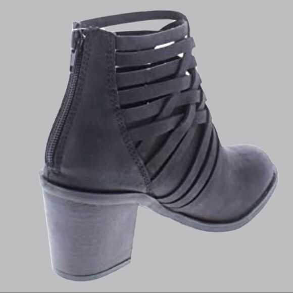 Mossimo very nice barely used condition black strappy crossed ankle boots! - Picture 2 of 12